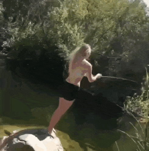 femme qui tombe pêche